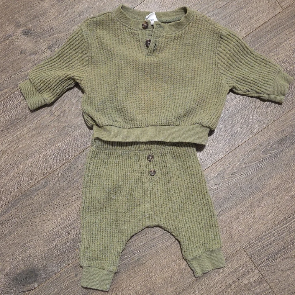 Old Navy Infant Waffle Knit Outfit